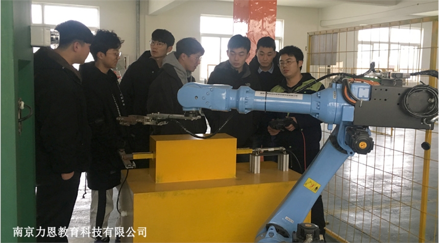 在南京怎样选择一家靠谱的工业机器人培训机